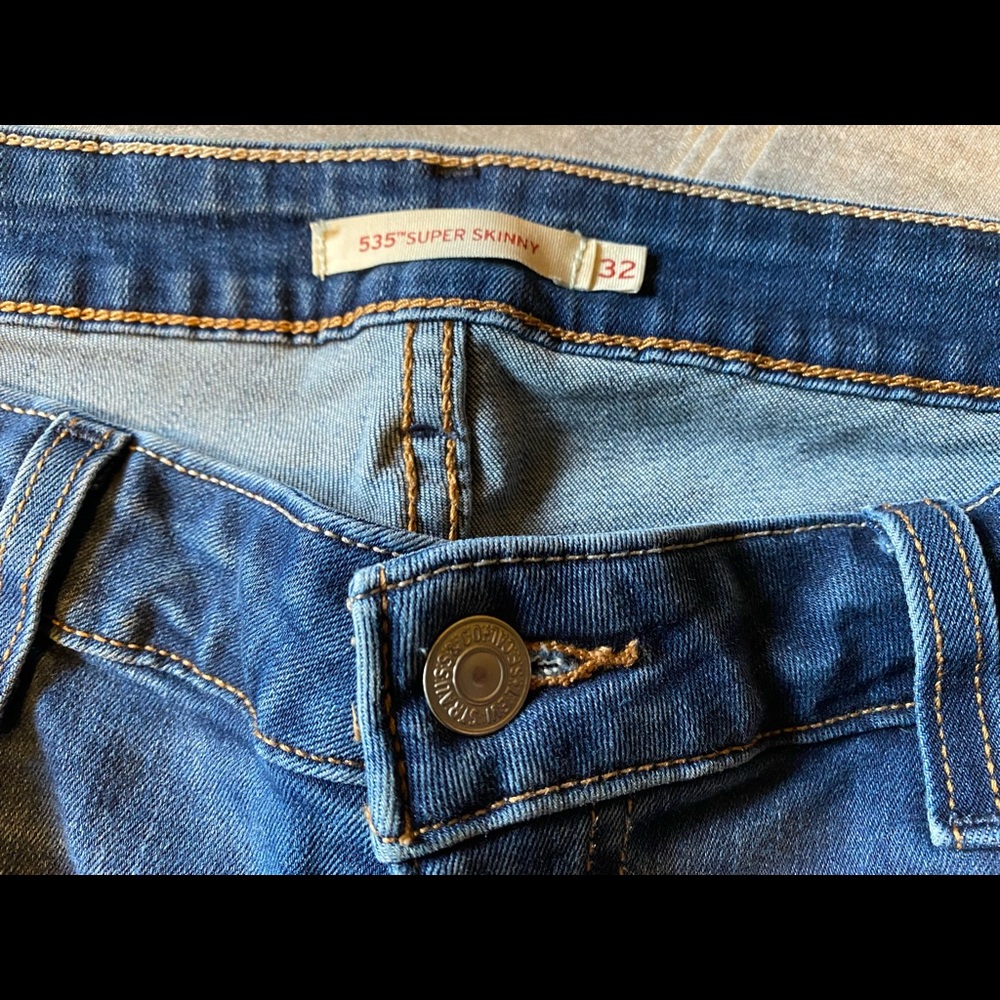 Levi’s 535 Super Skinny size: 32